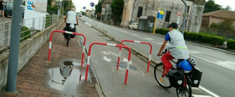 Hindernisparcours zwischen den Straßen