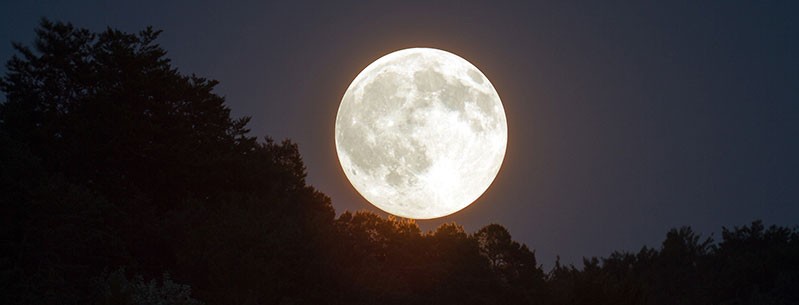 Vollmond am Himmel