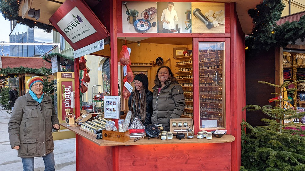 mitarbeiter am christkindlmarkt